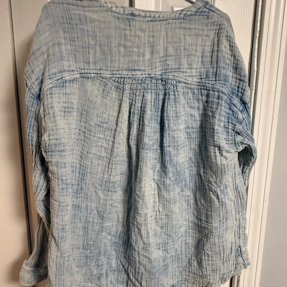 We The Free Sky Blue Crinkled Blouse - Picture 3 of 3